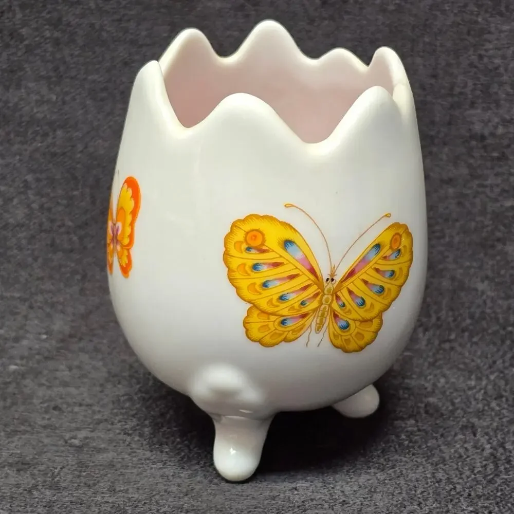 Butterfly Counterpoint Ceramic Cracked Egg Design Candle